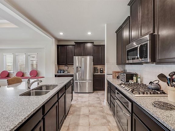 4th image of 5718 Lotus Dr
