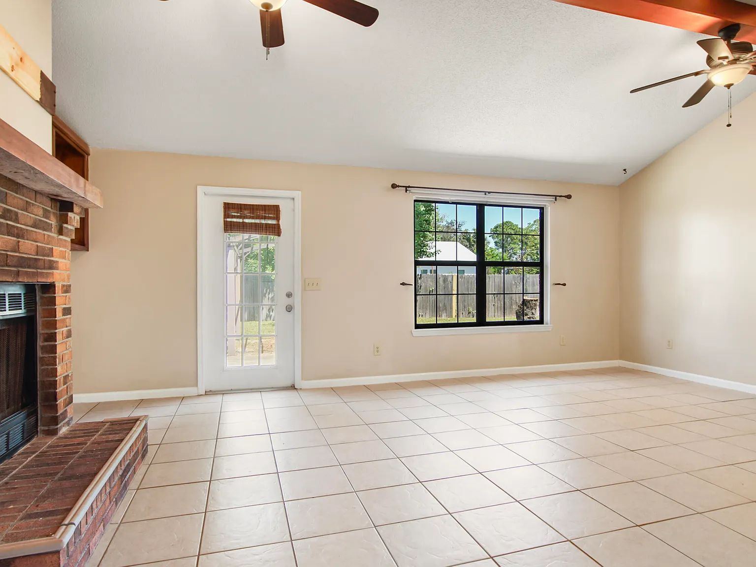 3 bed, 1162 sqft, $2,150 — Photo 3
