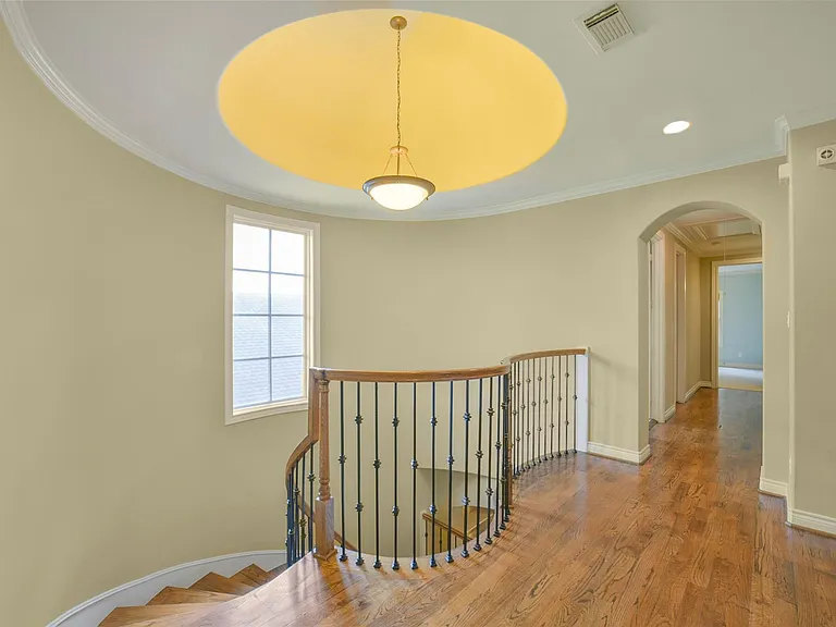 2307 Sheridan St — Photo 26