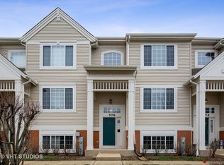 576 Cary Woods Cir, Cary, IL 60013