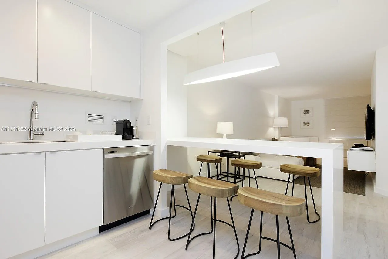 1 bed, 760 sqft, $10,000 — Photo 4