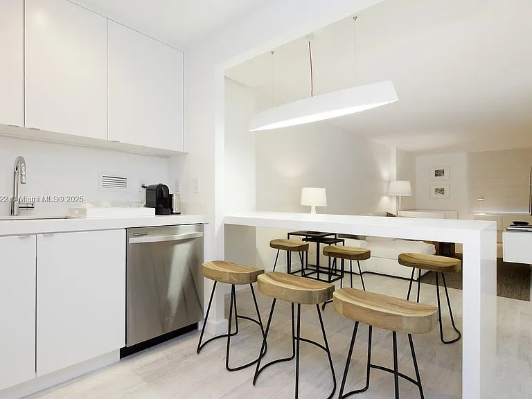 2301 Collins Ave #428 — Photo 4