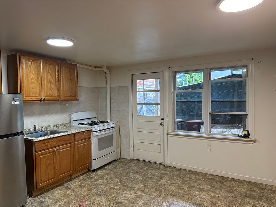 1st image of 550 Bolton Ave #B