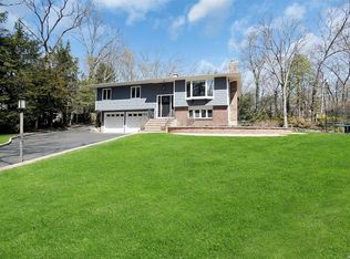 21 Holly Dr, Smithtown, NY 11787
