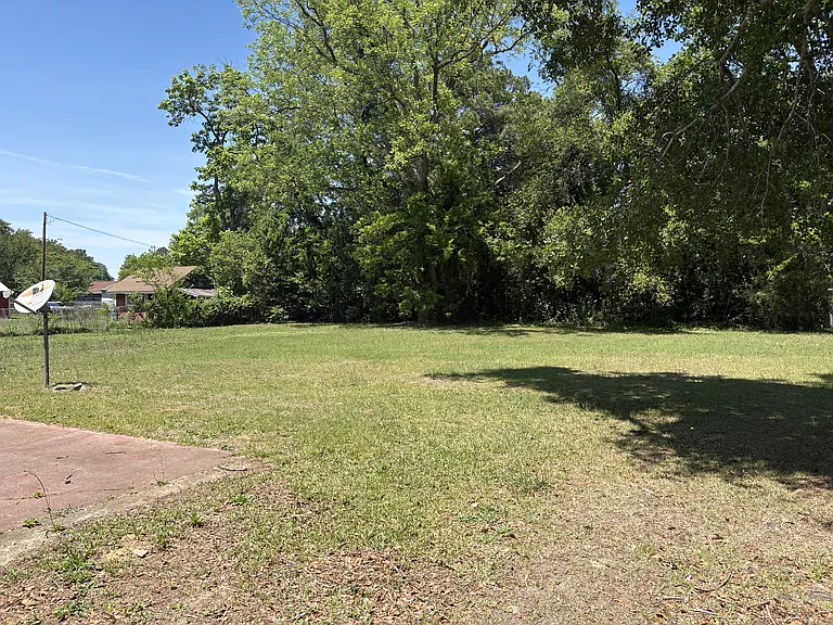 216 Lakeland Dr — Photo 13