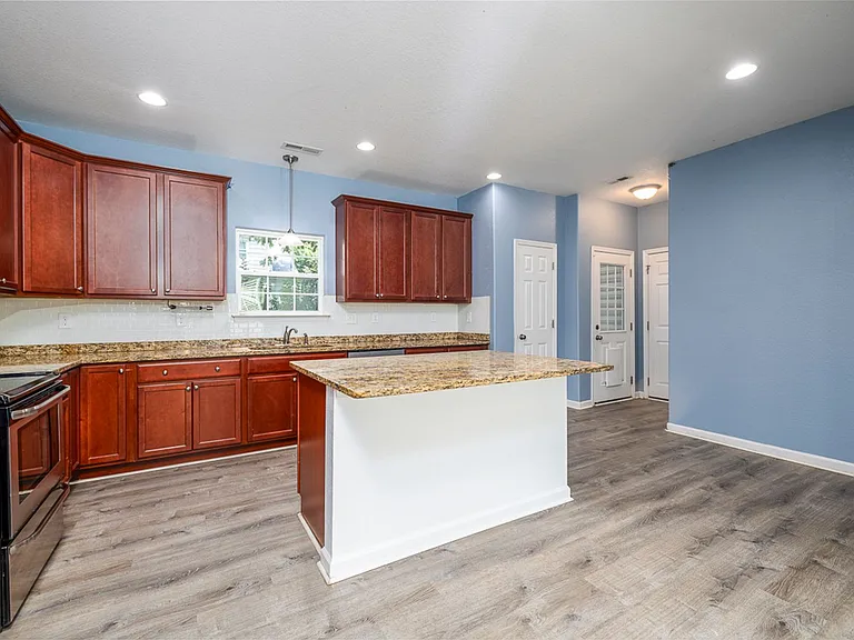 7713 Cortlandt Pl — Photo 14