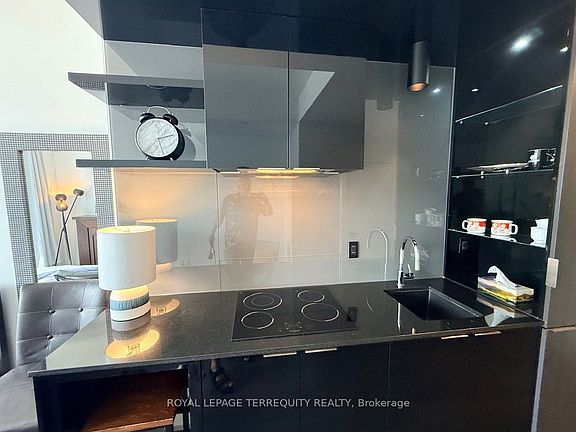 5th image of 70 Temperance St #2704