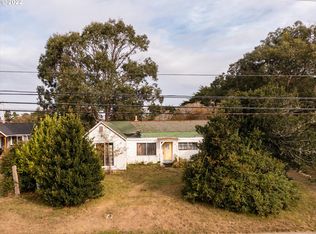 639 11th St SE, Bandon, OR 97411