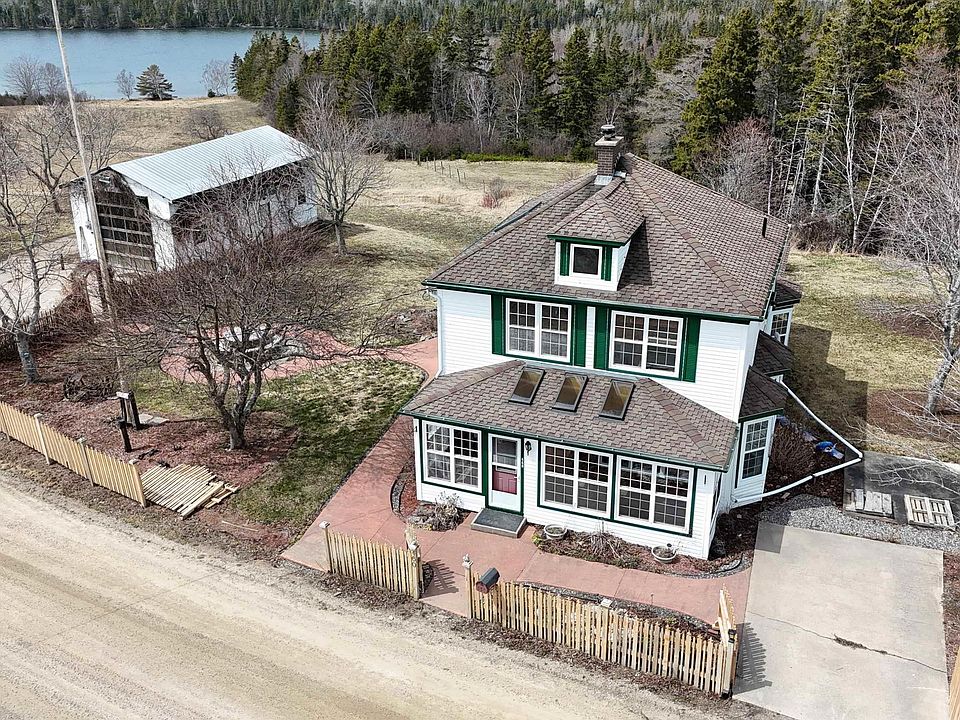 1st image of 460 Red Point Rd