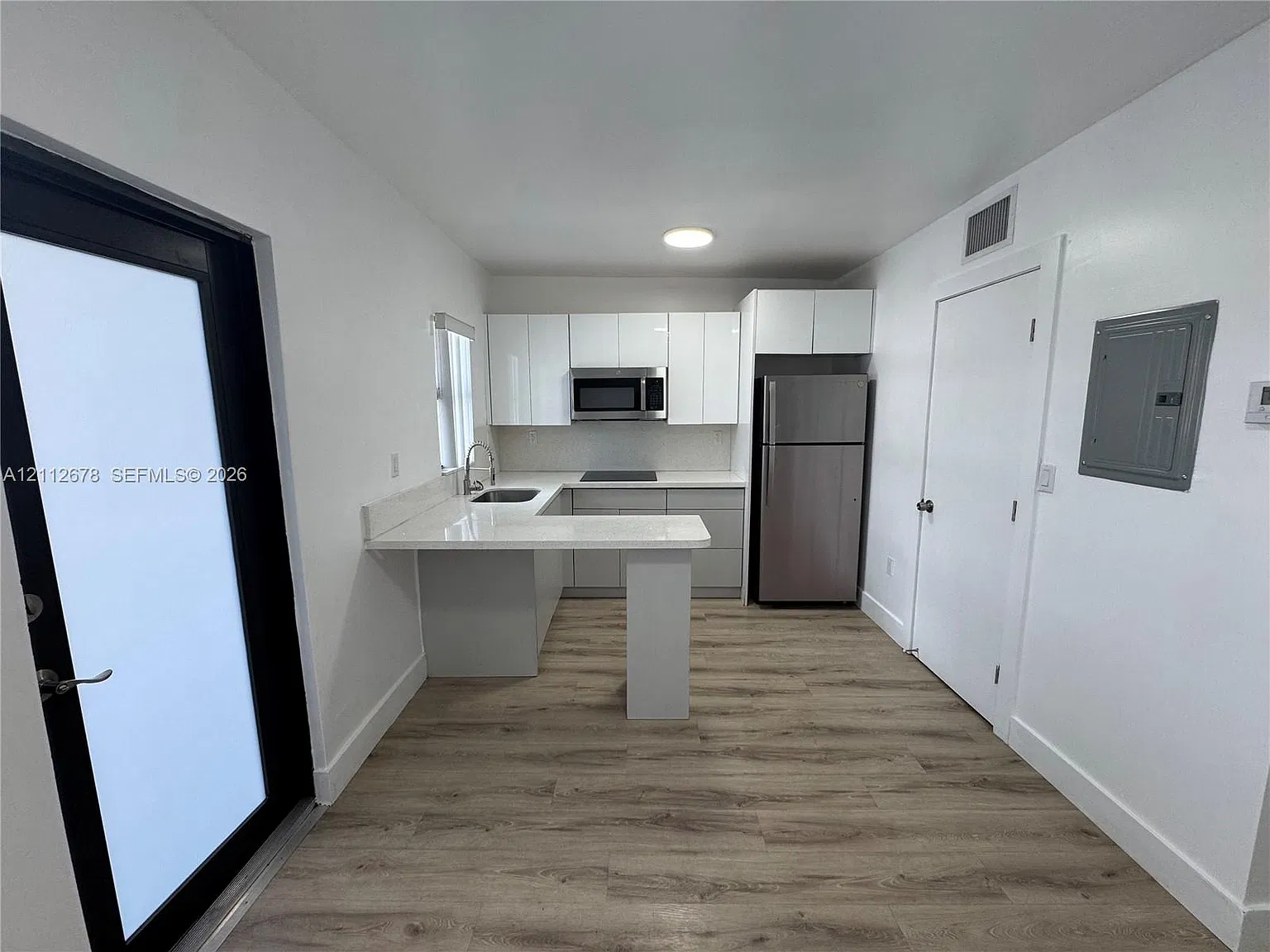 1 bed, 1.0 bath, 1000 sqft, $1,600 — Photo 2