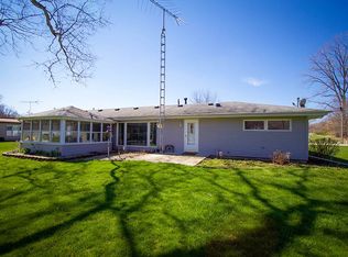 7526 E South Barbee Dr, Pierceton, IN 46562