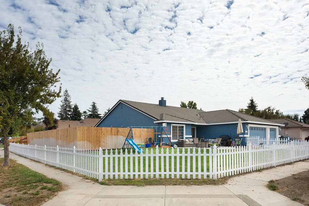 1390 Jodi Dr photo 1