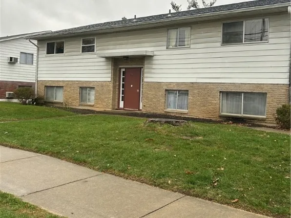 910 W Lake Ave, New Carlisle, OH 45344