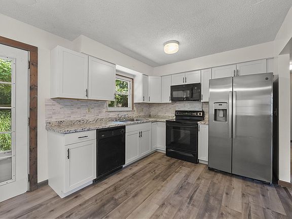 3rd image of 5390 Mountville Ave