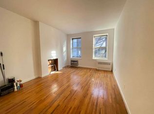 321 W 21st St #2D, New York, NY 10011