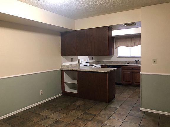 2nd image of 823 Spyglass Ln #1