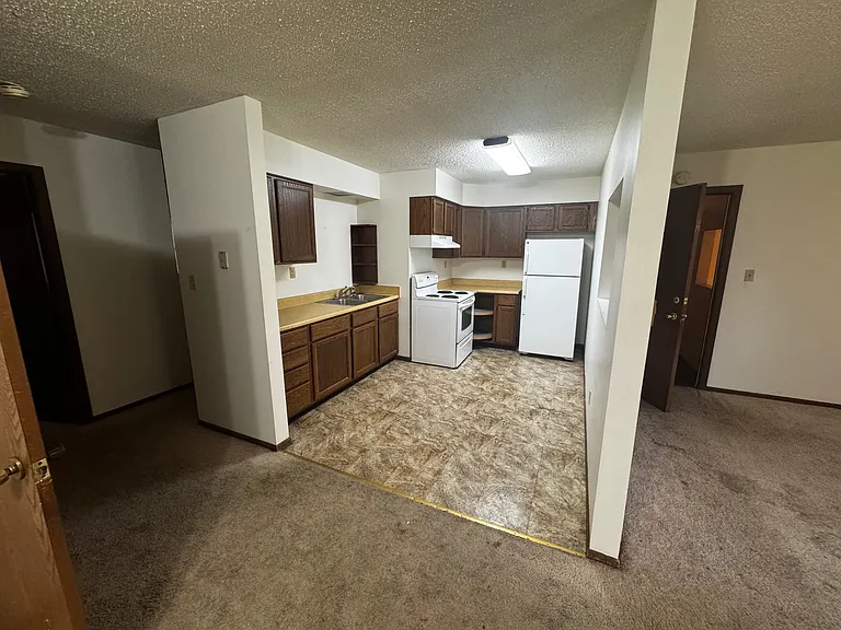 603 S Hennepin Ave #6 — Photo 4