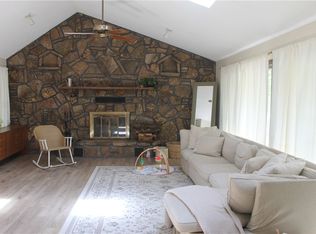 35 Dove Ln, Holiday Island, AR 72631