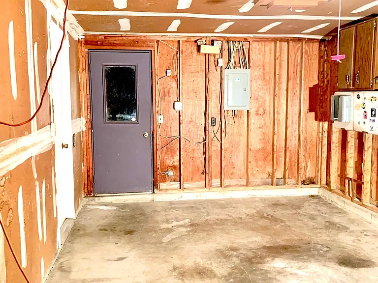 1891 Fernwood Pl — Photo 21
