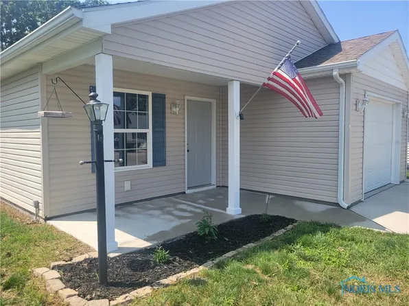 2062 Redbud Ln, Delta, OH 43515