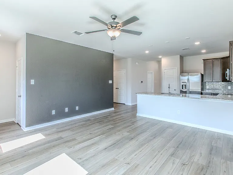 113 University Ave — Photo 6