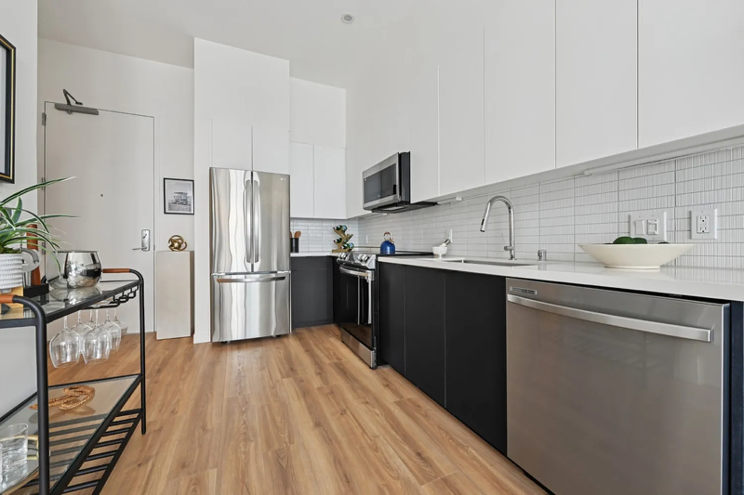 Evani 3223 Wilshire — Photo 3