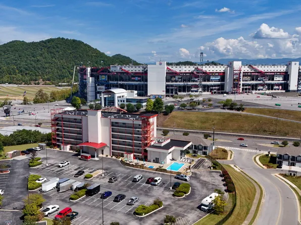 120 Raceday Center Dr Unit 207, Bristol, TN 37620