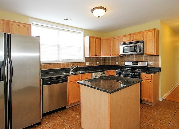 2nd image of 20 S Austin Blvd APT 3