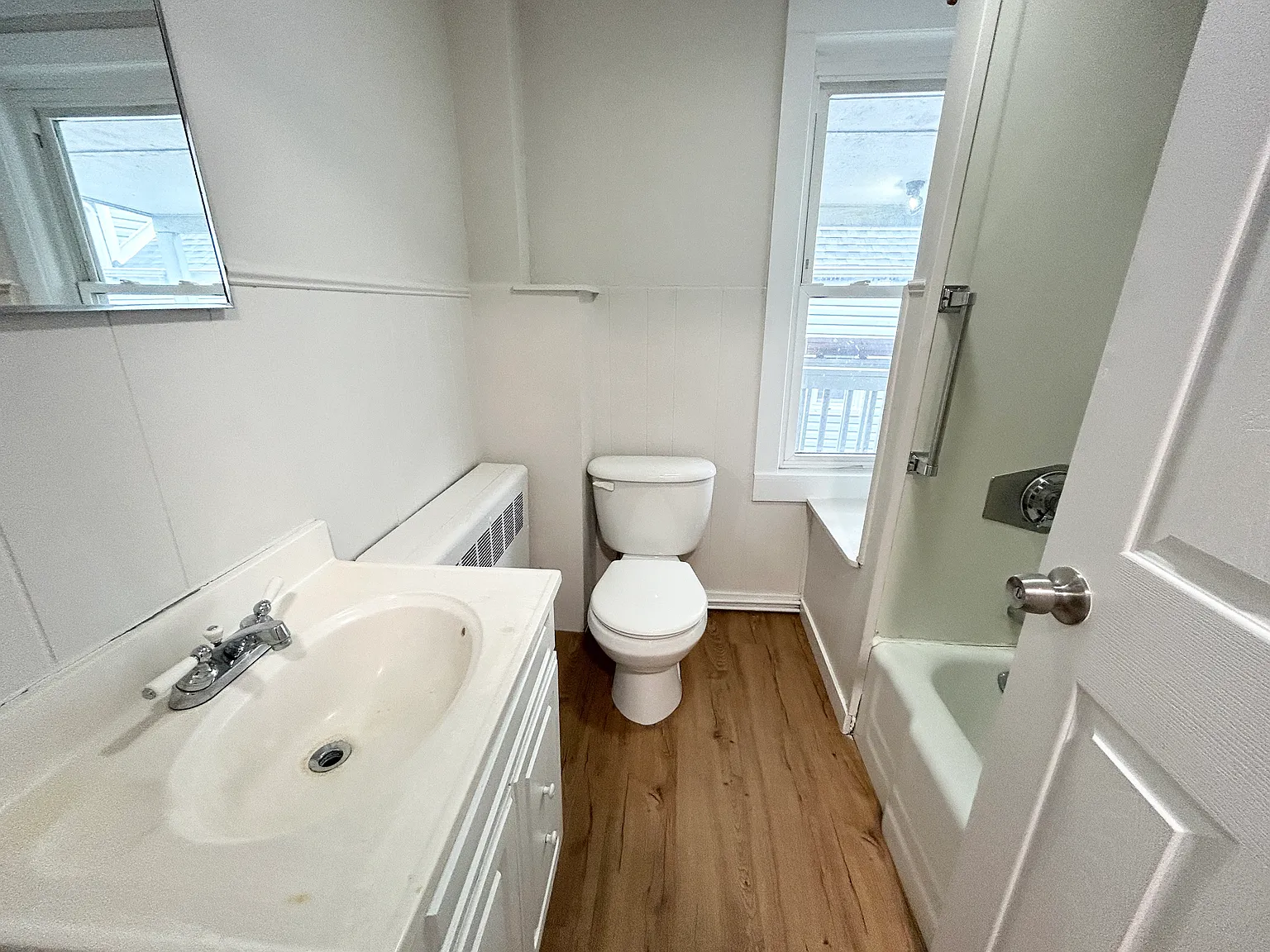4 bed, 9999 sqft, $3,800 — Photo 4
