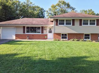 2303 Honeysuckle Ct, Lindenhurst, IL 60046
