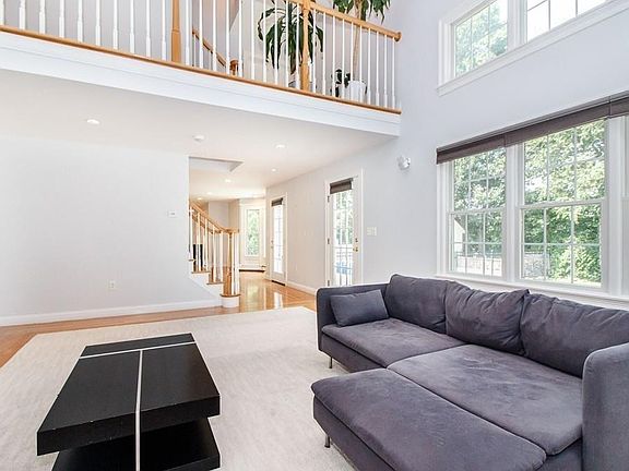 4th image of 31 Messina Woods Dr