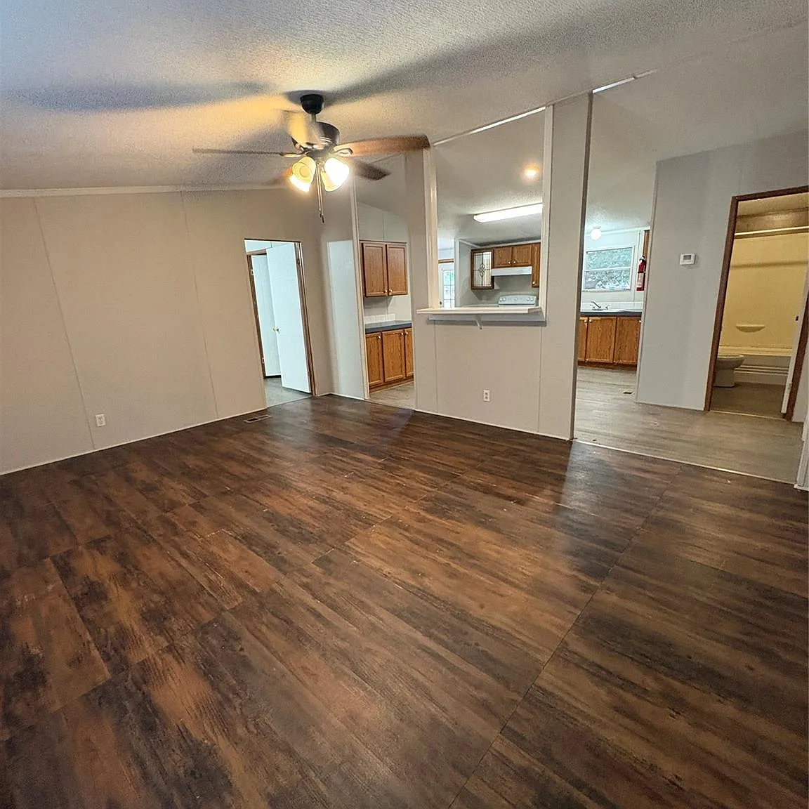3 bed, 2.0 bath, 1400 sqft, $1,400 — Photo 4