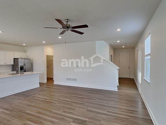 5th image of 1004 Heritage Blvd
