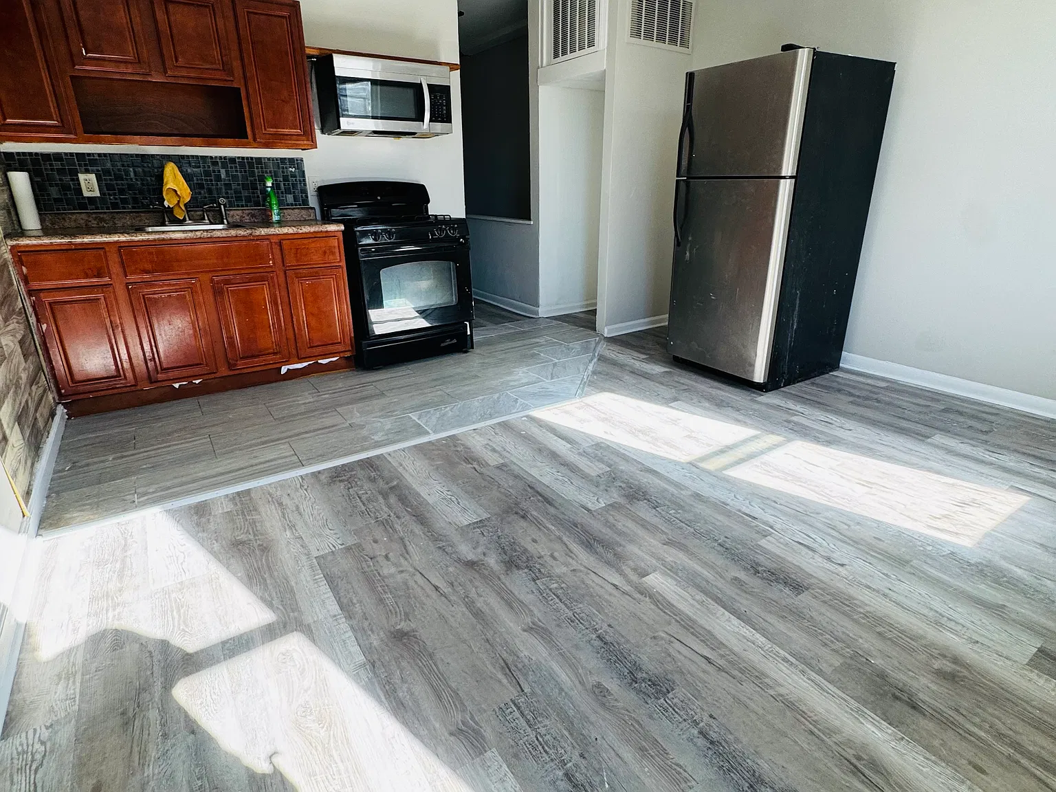 2 bed, 1100 sqft, $1,250 — Photo 1