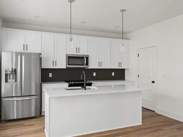 700 N Dupont Ave #303, Madison, TN 37115