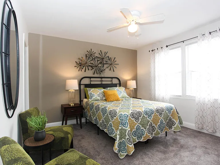 Lothian and Oakridge Apartments — Photo 5