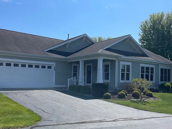 1715 S Trillium Cir, Zeeland, MI 49464