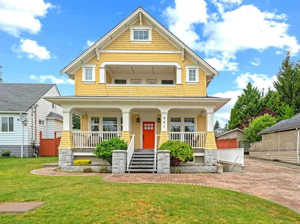 221 9th Ave, New Westminster, BC V3L 2A2