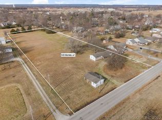 2915 Frederick Rd, Claremore, OK 74019