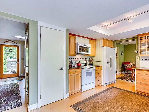 2nd image of 9580 NE Eric Ave