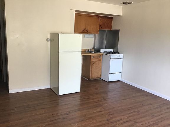 4th image of 2528 W Wells St APT 205