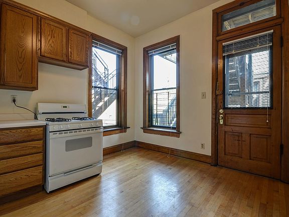 5th image of 1935 N Sheffield Ave APT 2F