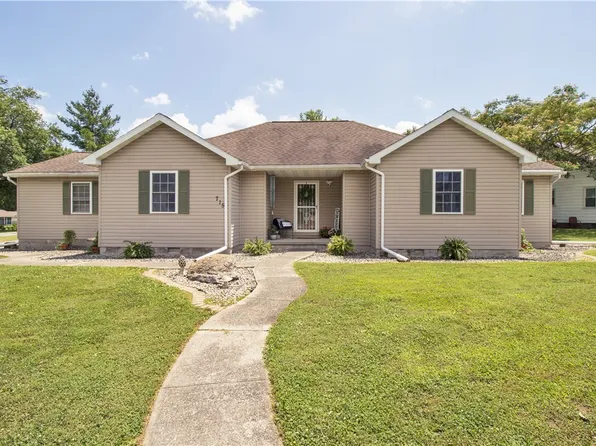 715 Broadway St, Louisville, IL 62858