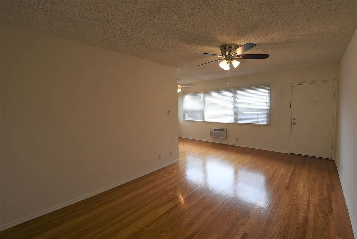 Building Photo - 5915