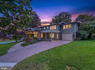 9715 De Paul Dr, Bethesda, MD 20817