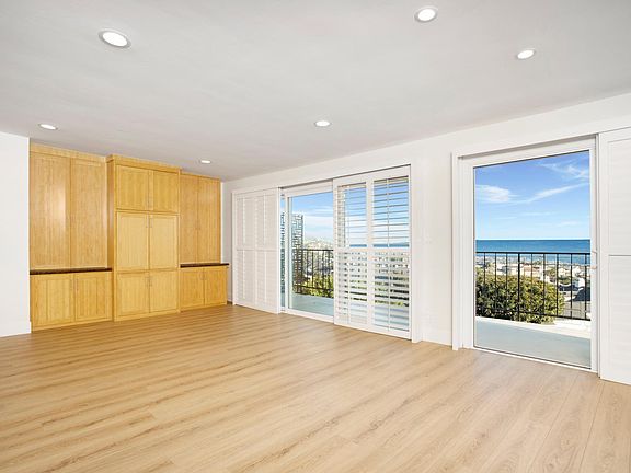 Huge bonus/media room.