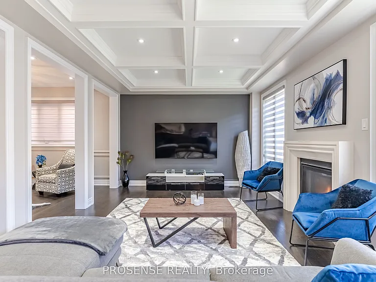 8 Macbean Cres — Photo 12