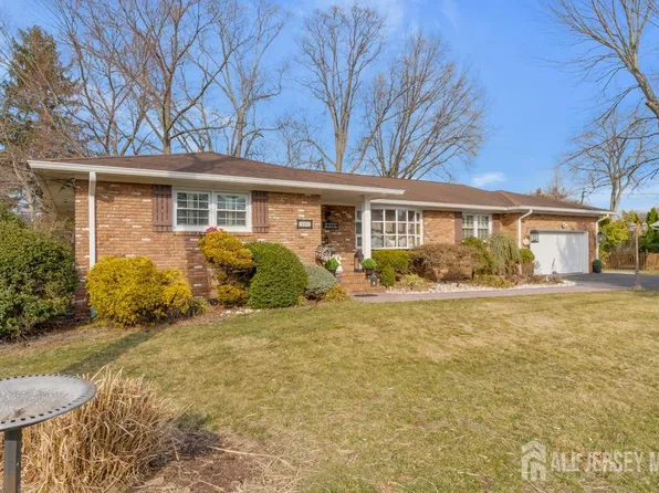 220 Vesper Ave, Middlesex, NJ 08846