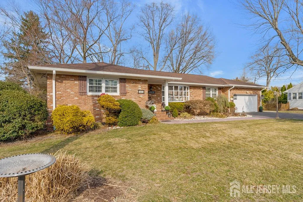 220 Vesper Ave photo 1