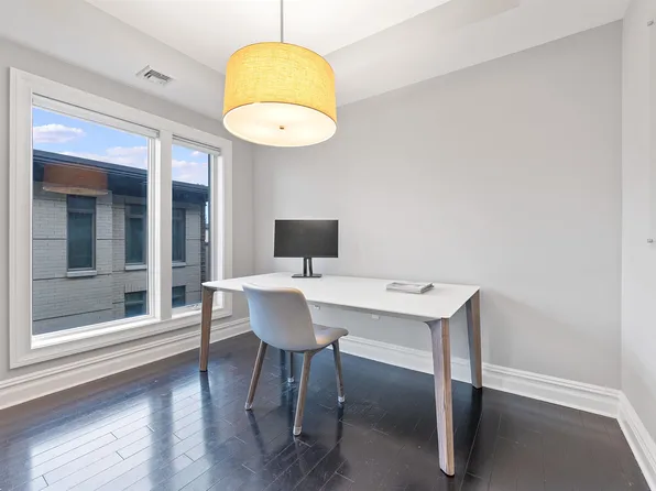 38 Oxford Landing image 10 of 22